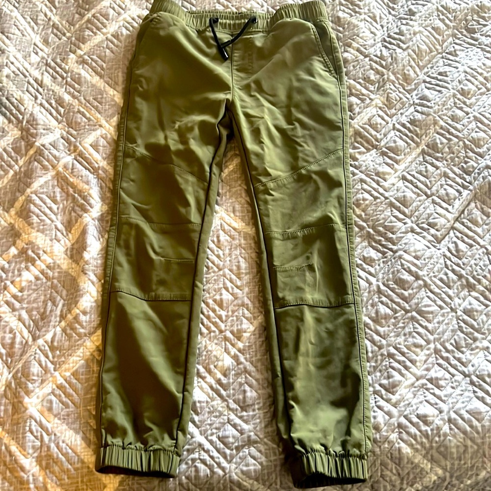 Sovereign State, size M, green draw string pants